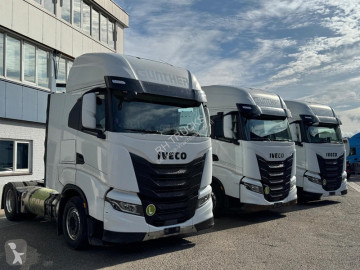 Влекач Iveco