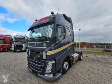 Влекач извънгабаритен товар Volvo