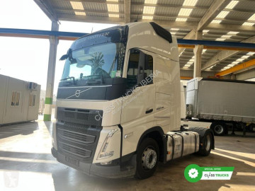 جرار Volvo