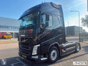 جرار Volvo