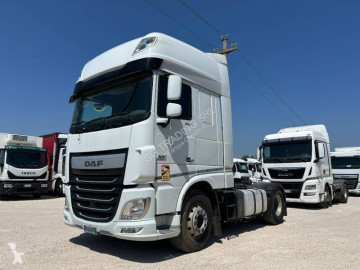 Traktor DAF XF 460