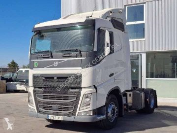 جرار Volvo