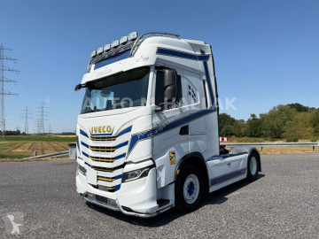 Влекач опасни товари / adr Iveco
