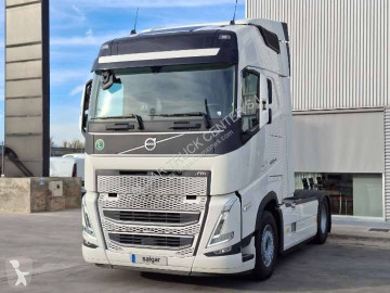 جرار Volvo