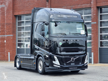 جرار Volvo جديد