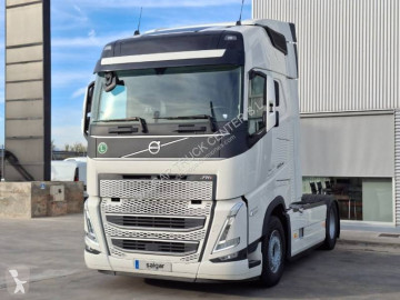جرار Volvo