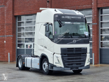 جرار Volvo