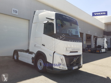 جرار Volvo