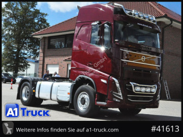 جرار Volvo