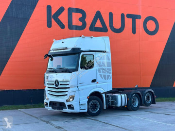 Cabeza tractora Mercedes