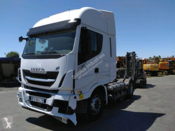 Tahač Iveco