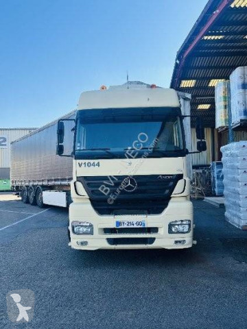Cabeza tractora Mercedes