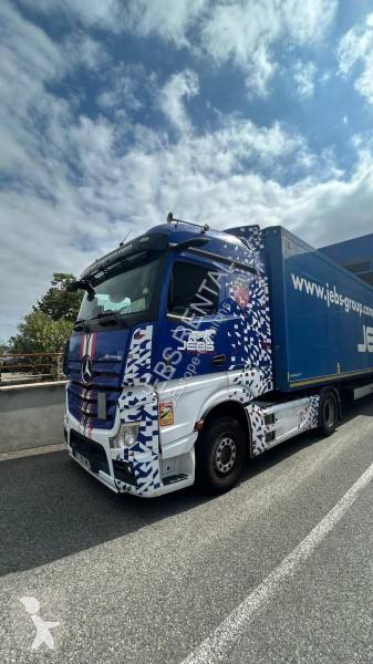 Cabeza tractora Mercedes