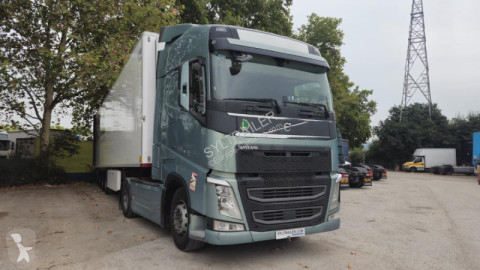 Cabeza tractora Volvo