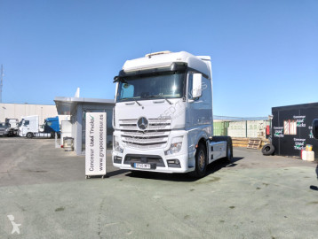 Cabeza tractora Mercedes