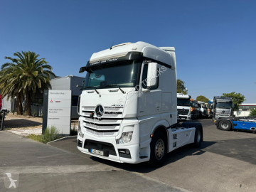 Cabeza tractora Mercedes