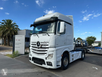 Cabeza tractora Mercedes