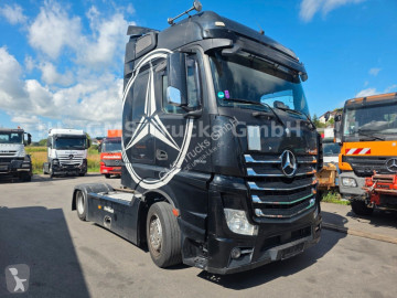 Mercedes exceptional transport tractor unit