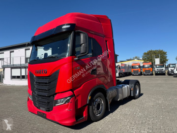 Влекач Iveco
