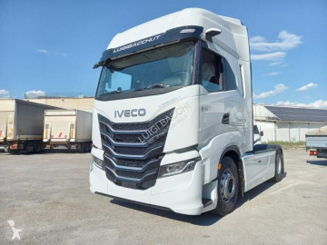 Cabeza tractora Iveco nueva