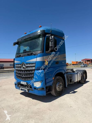 Cabeza tractora Mercedes