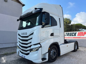Cabeza tractora productos peligrosos / ADR Iveco