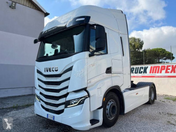 Cabeza tractora productos peligrosos / ADR Iveco