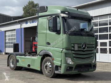 Tahač Mercedes