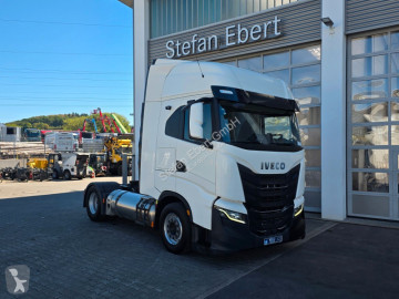 Tahač Iveco