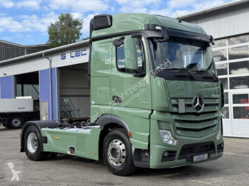 Tahač Mercedes