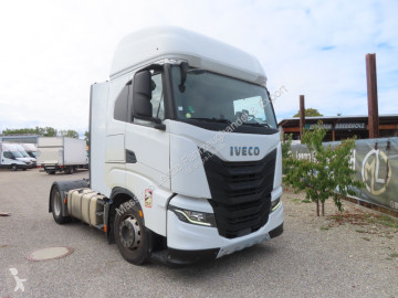 Iveco nyergesvontató