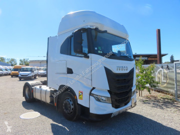 Iveco nyergesvontató