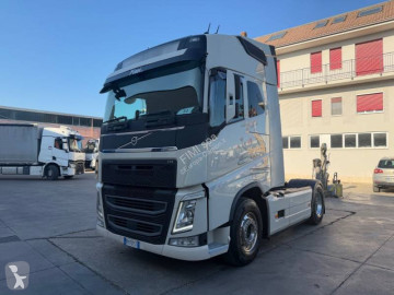 Cabeza tractora Volvo