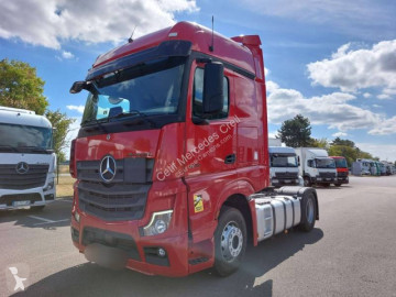 Mercedes veszélyes termékek/a Veszélyes Áruk Nemzetközi Közúti Szállításáról szóló Európai Megállapodás nyergesvontató