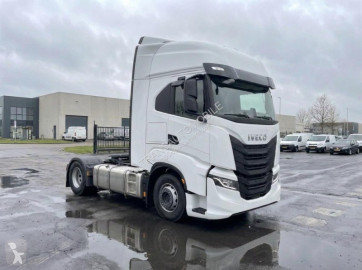 Cabeza tractora Iveco nueva