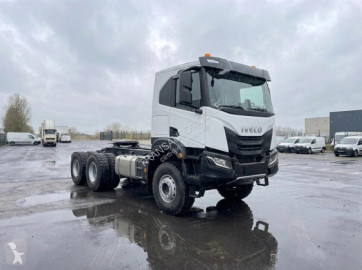 Cabeza tractora Iveco nueva