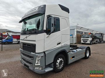 Ciągnik siodłowy produkty niebezpieczne / adr Volvo