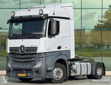 Ciągnik siodłowy Mercedes