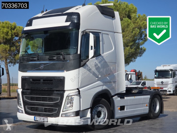 Тягач Volvo