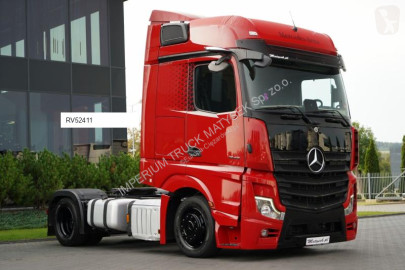 Тягач Mercedes
