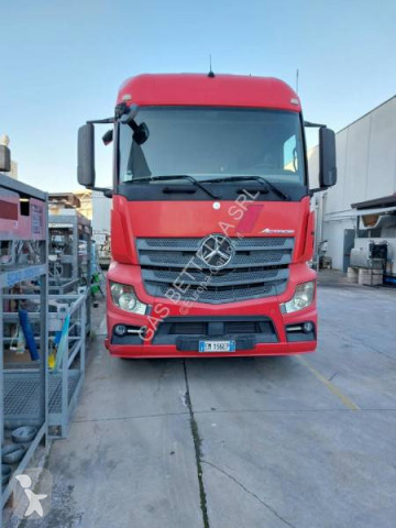 Cabeza tractora Mercedes