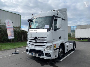Cabeza tractora Mercedes