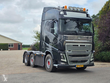 جرار Volvo