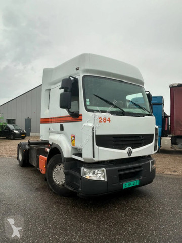 Cap tractor Renault