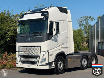جرار Volvo