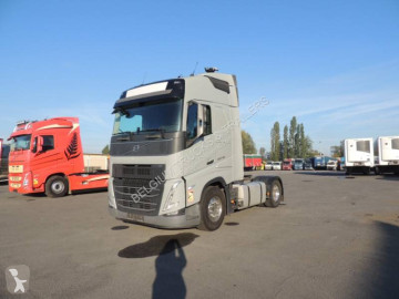 Тягач Volvo