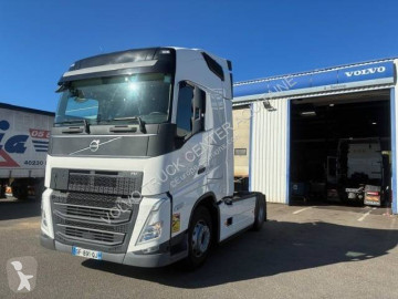 جرار منتجات خطرة / adr Volvo