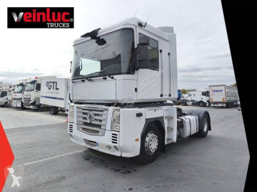 Cap tractor Renault
