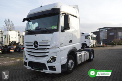 Mercedes tractor unit
