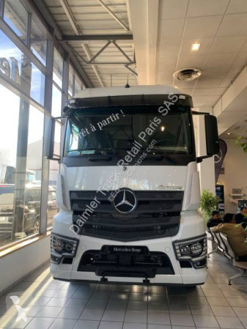 New Mercedes tractor unit